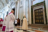 Le pape François ouvre la porte de l’Année de la miséricorde en rattachant son initiative à Vatican II