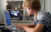 Union européenne : les jeunes de moins de 16 ans pourraient se voir interdire Facebook sans consentement parental