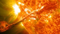 Filament solaire géant photographié le 31 août 2012, éjecté à environ 1 500 kilomètres par seconde.