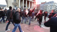 Bruxelles : des hooligans lors de l'hommage place de la Bourse.