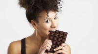 Le chocolat noir stimule l'activité mentale,  il est bon pour notre cerveau.