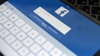 Facebook employés pencher gauche flux informations membres