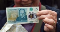 Argent liquide : l’Angleterre passe du papier monnaie au billet plastique