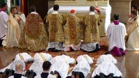 4,5 fois plus d’ordinations sacerdotales aux États-Unis qu’en France