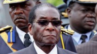Robert Mugabe lâché par les anciens combattants, ses soutiens traditionnels