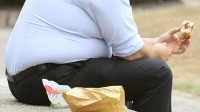 Rationnement soins obèses fumeurs Assurance santé britannique NHS opérations