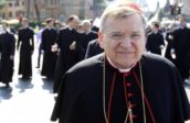 Le cardinal Burke réagit à la mise au rebut de la messe traditionnelle par le pape François