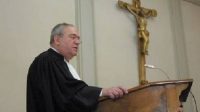Laïcité Autriche bannit niqab maintient crucifix tribunaux