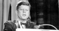 John Kennedy : un socialiste mou face aux Soviétiques, un globaliste immigrationniste