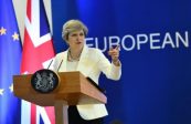 Le plan de Theresa May pour le Brexit : soins gratuits pour les Britanniques en UE
