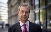 Nigel Farage sonne la charge contre le report du contrôle migratoire par Londres, dénonçant la «&nbsp;trahison&nbsp;» du Brexit