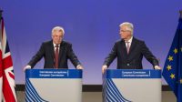 Conférence de presse commune de David Davis, secrétaire d'État britannique à la Sortie de l'UE et Michel Barnier, négociateur en chef européen en charge du Brexit, le 20 juillet à Bruxelles.