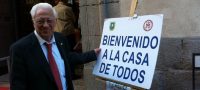 Un prêtre espagnol invite les participants à la Gay Pride à venir dans une église à Madrid