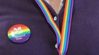 National Trust LGBT Royaume Uni badges arc ciel