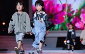 La Chine aussi fait des défilés de beauté pour mini-miss