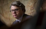 L’immunité parlementaire de Gilbert Collard levée : faire de l’adversaire politique un délinquant