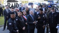 Gérard Collomb en visite aux côtés des équipes du Raid, à Bièvres, au sud de Paris, le 21 septembre 2017