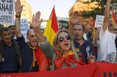 RT.com publie une photo laissant croire que les partisans de l’unité de l’Espagne sont des « fascistes »