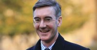 La société d’investissements de Jacob Rees-Mogg se débarrasse de ses actions d’un labo pharmaceutique produisant les pilules abortives en Inde