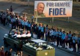 Fidel Castro est mort, vive Castro ! A Cuba, le parti communiste assure que même après sa mort, Castro reste présent et ne s’en ira jamais.