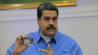 Le président du Venezuela, Nicolas Maduro, signe l’acte de naissance de la crypto-monnaie nationale, le petro