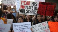 Etats-Unis – Hommage aux morts de Parkland ou manifestations d’élèves contre le droit de posséder des armes à feu ?
