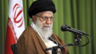 L’ayatollah Ali Khamenei appelle les Etats-Unis à interdire les armes à feu