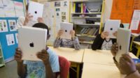 TICE à l’école : une mauvaise idée – l’apprentissage et la lecture sont plus efficaces dans les manuels scolaires que sur écran