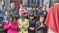 prêtre chassé paroisse Chine Persécution catholiques fidèles communiste
