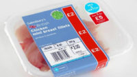 Poulet sous plastique : les jeunes Britanniques refusent de toucher la viande crue