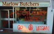 La boucherie Marlow, dans le Kent, menacée d’incendie par les extrémistes végans de l’Animal Liberation Front (ALF)