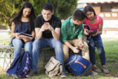 Facebook perd du terrain chez les adolescents américains et sa clientèle vieillit, montre l’institut Pew