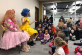 Les drag-queens envahissent les bibliothèques publiques et visent les petits enfants – l’idéologie passe mieux «&nbsp;avant trois ans&nbsp;»