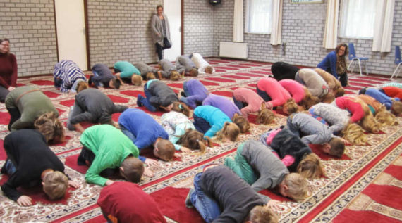 genoux islam visites scolaires mosquée prière Pays Bas