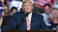 Trump à mi-mandat : les médias flinguent le « fou », « l’idiot », coupable de réussir