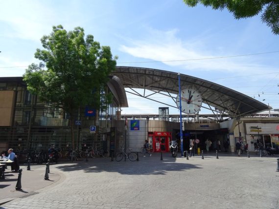 Gare Asnieres SNCF Sanctionne Merite Employes