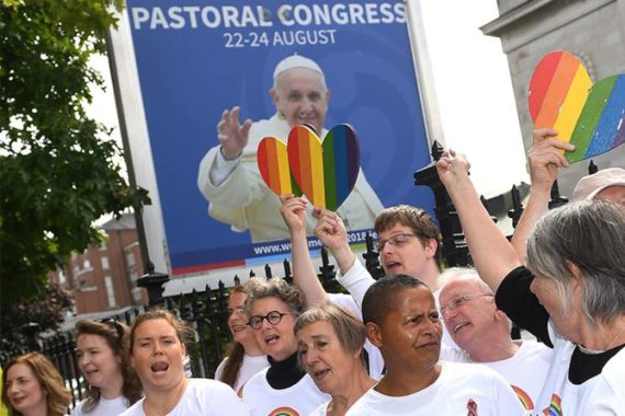 James Martin pape éveques gay friendly changer Eglise homosexuels