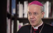 Grand entretien avec Monseigneur Athanasius Schneider sur le passe sanitaire : « Une préfiguration de la marque de la Bête »