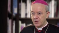 Monseigneur Athanasius Schneider passe sanitaire préfiguration marque Bête