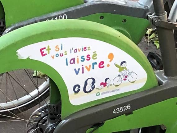 autocollants avortement Vélib’ Paris