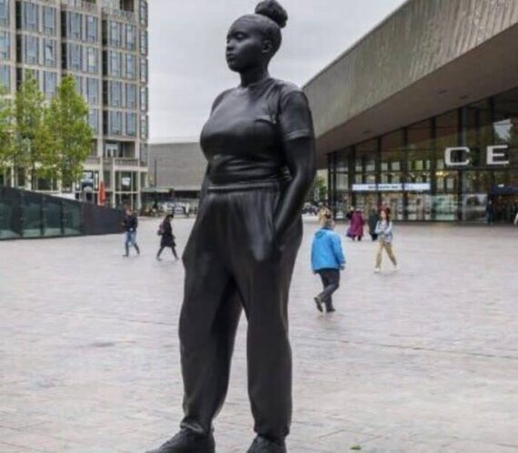Rotterdam Statue Futur Noire