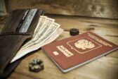 Des millions de Russes ont été sommés de confier leur passeport aux autorités