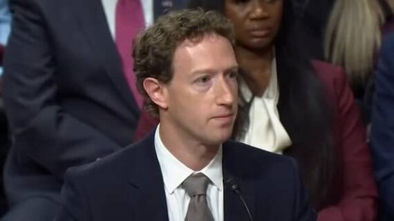 Zuckerberg excuse familles Facebook
