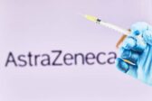 Vaccin covid : AstraZeneca reconnaît un effet secondaire « rare » mais grave