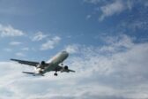 Avion : le parti Vert britannique veut surtaxer les grands voyageurs
