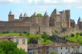 Un Malien en OQTF s’installe avec son parasol place Gambetta à Carcassonne