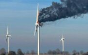 La Photo : Une éolienne brûle dans le parc éolien du Cambridgeshire