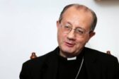 « Orgueil ! » : Mgr Bruno Forte réprimande des fidèles voulant recevoir la communion sur la langue