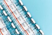 Robert F. Kennedy fait réévaluer la sécurité des vaccins covid