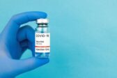 Plus on a vacciné, plus on est mort du covid, montrent les chiffres de l’OMS